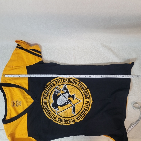 Crosby Pittsburgh Penguins Womens Small V-Neck Shirt - Picture 7 of 9